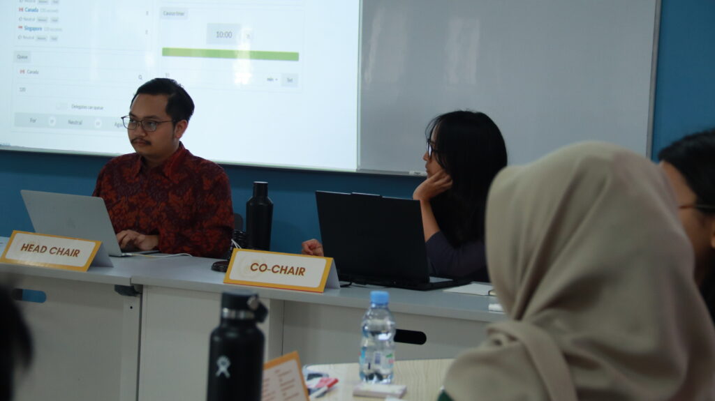 Simulasi sidang Model United Nations JAYAMUN 2025 di SMA Labschool Bintaro